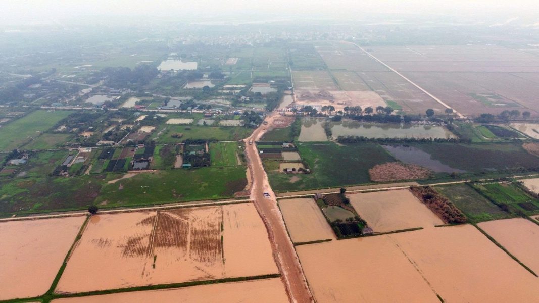 Toàn cảnh đại công trường từ flycam cho thấy hạ tầng nền tảng đang dần hình thành, tạo tiền đề bước sang giai đoạn thi công kết cấu chính.